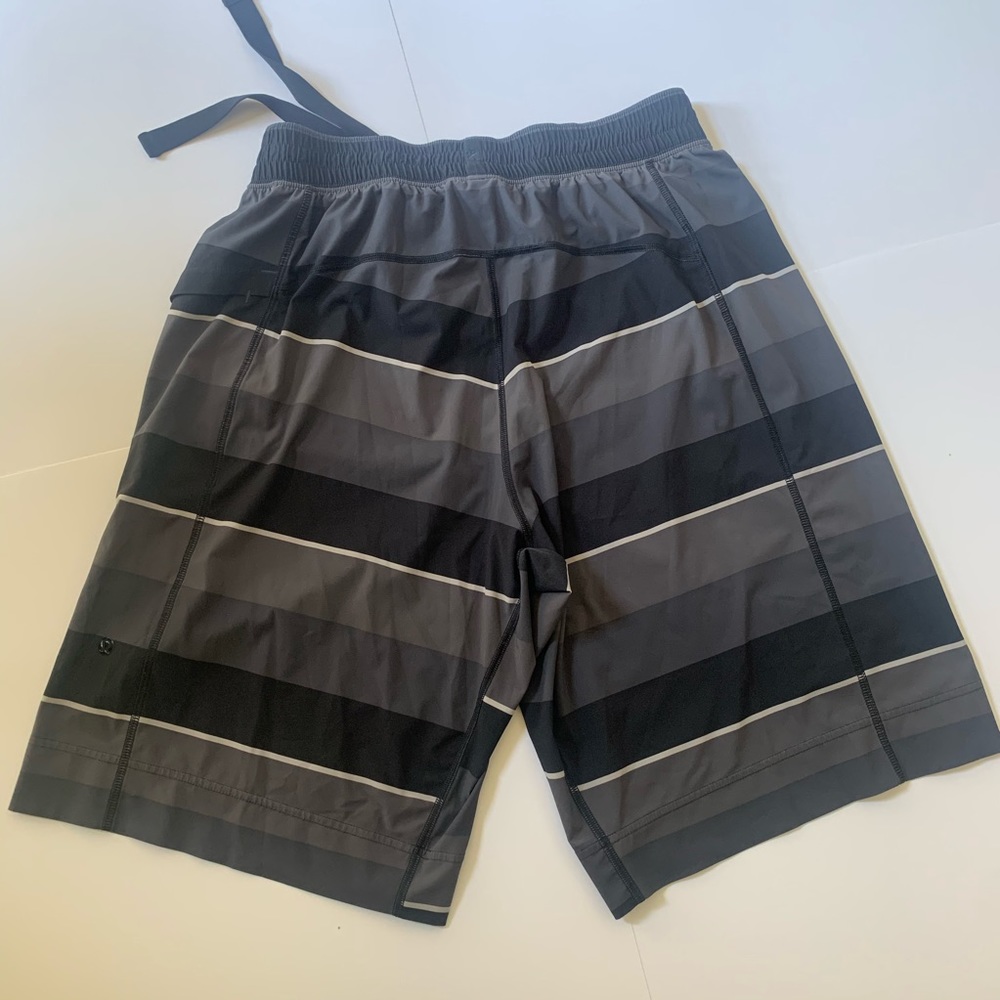 LULULEMON black grey shorts - Picture 2 of 8